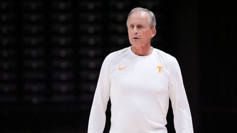 Rick Barnes: A Leader in College Basketball Coaching