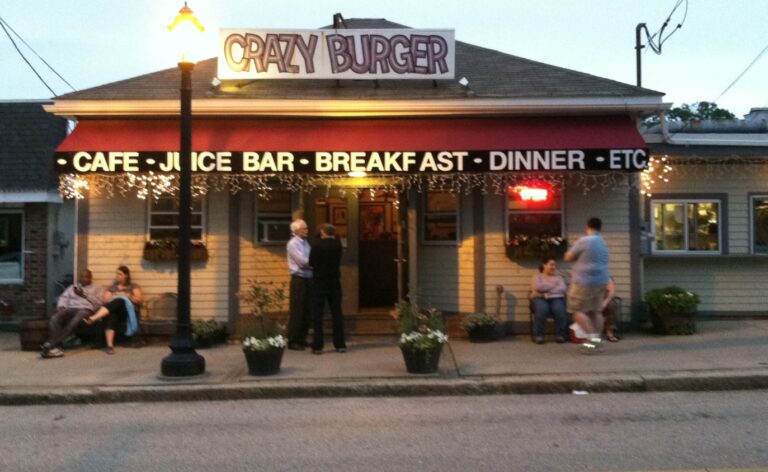 Enjoy Gourmet Goodness at Crazy Burger in Rhode Island