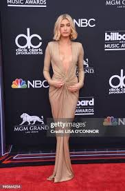 Exploring the Impact of Hailey Baldwin in Fashion and Media