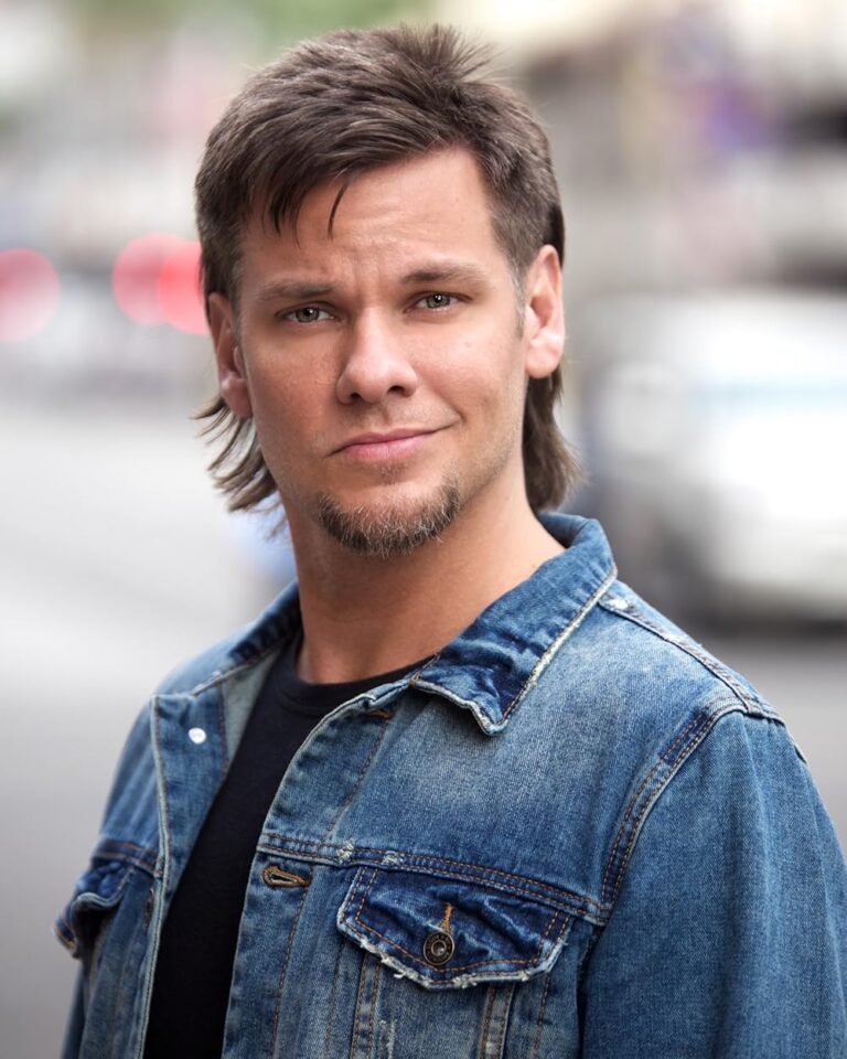 The Rise of Theo Von: Stand-Up Comedy and Podcasting Phenomenon