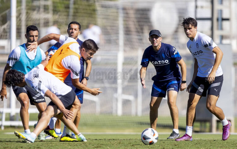 Valencia C. F. Triumphs Over Athletic Club: Match Highlights