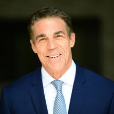 The Impactful Career of Chris Fowler in Sports Broadcasting