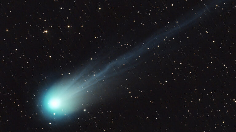 Stargazers Prepare for the Spectacular Comet Tonight