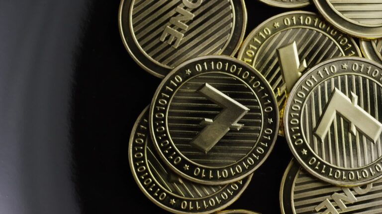 Exploring the Trends in Cryptocurrency Bitcoin
