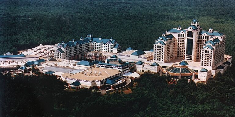 Discover Foxwoods Resort Casino: Entertainment and Gaming Hub