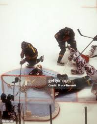 Mark Messier: A Legendary Figure in Hockey History