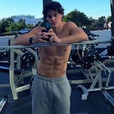 The Phenomenon of Noah Beck: A Social Media Sensation