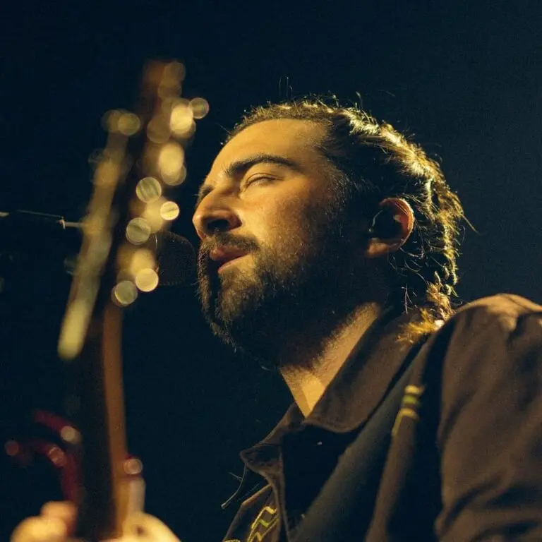 The Rise of Noah Kahan: A Promising Artist in the Music Scene