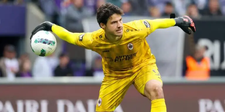 The Promising Journey of Senne Lammens in Football