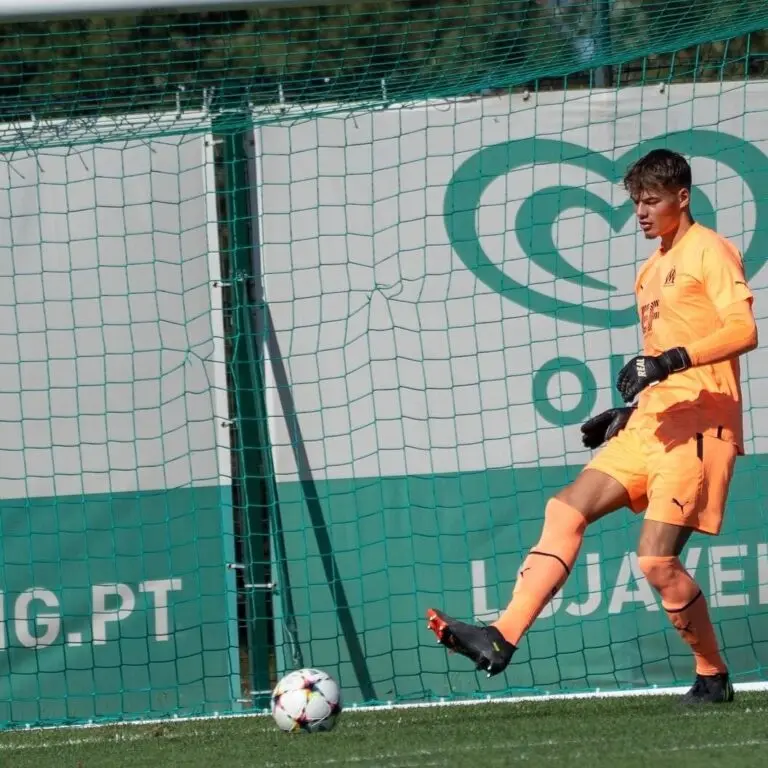 Senne Lammens: The Young Goalkeeper Making Waves in Football
