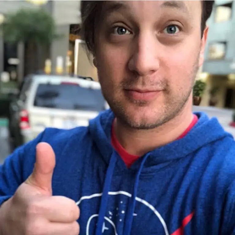 The Rise of Alex Carpenter: A Digital Influencer