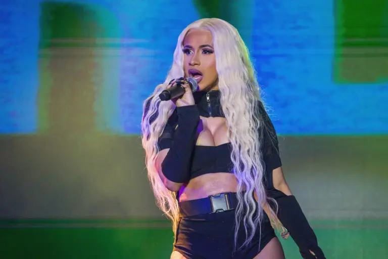 Cardi B Takes the Stage at the Super Bowl: A Performance to Remember