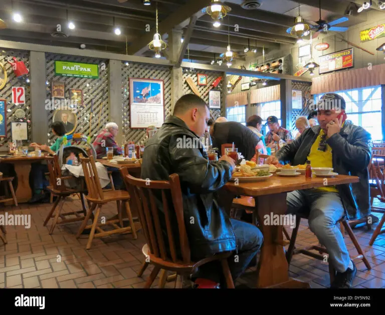 Understanding Cracker Barrel’s New Dining Rule