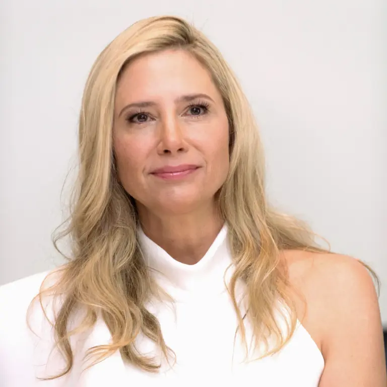 Exploring the Accomplishments of Mira Sorvino