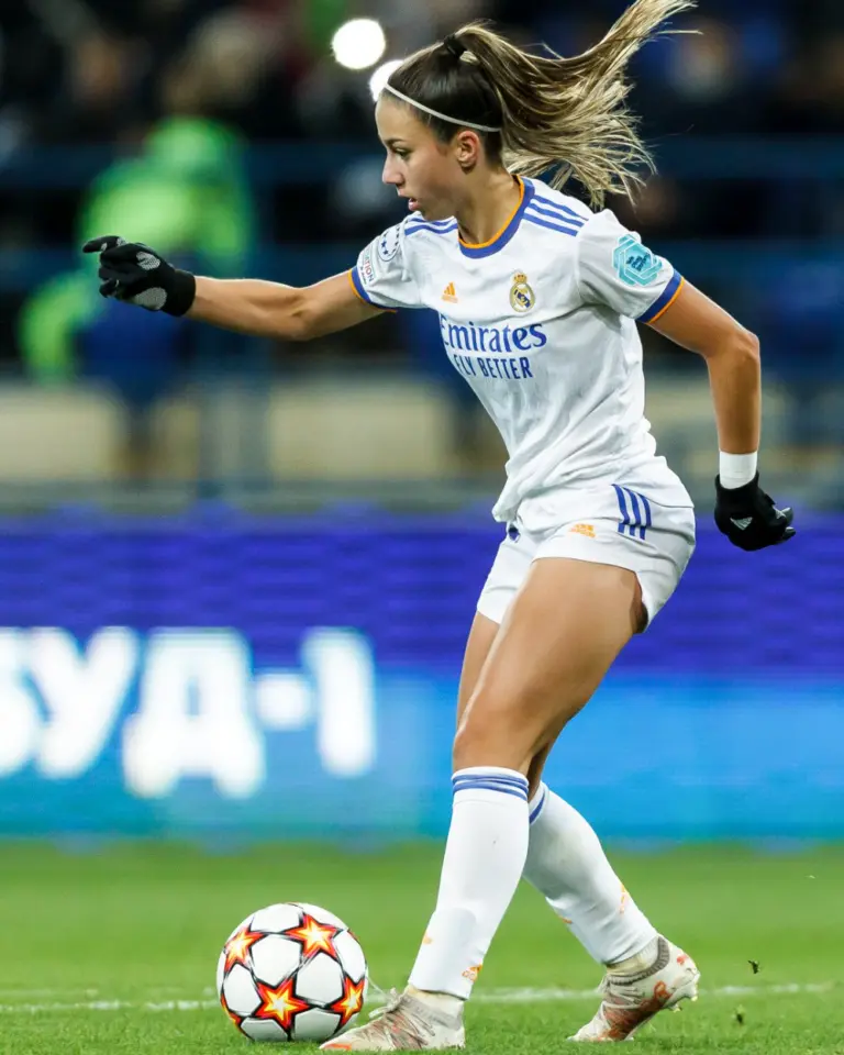 Paris Football Club Femenino Faces Real Madrid C. F. Femenino