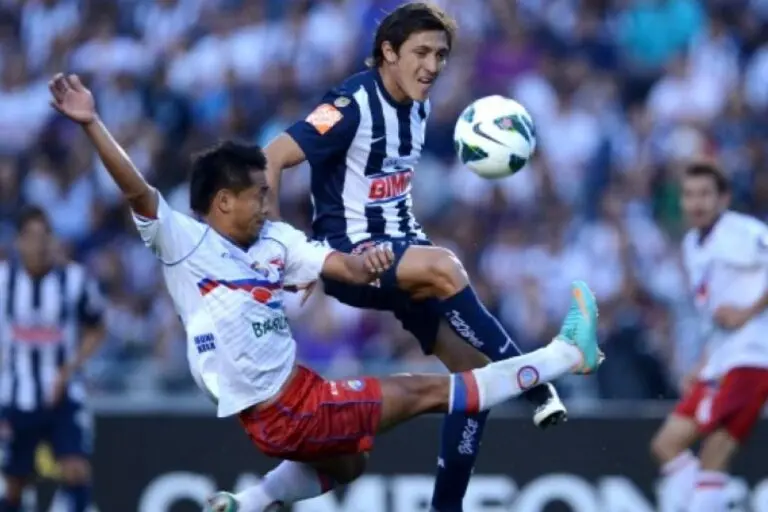 Xelajú MC Takes on Monterrey in Thrilling Football Match