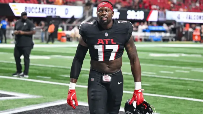 Arnold ebiketie signs with the Philadelphia Eagles