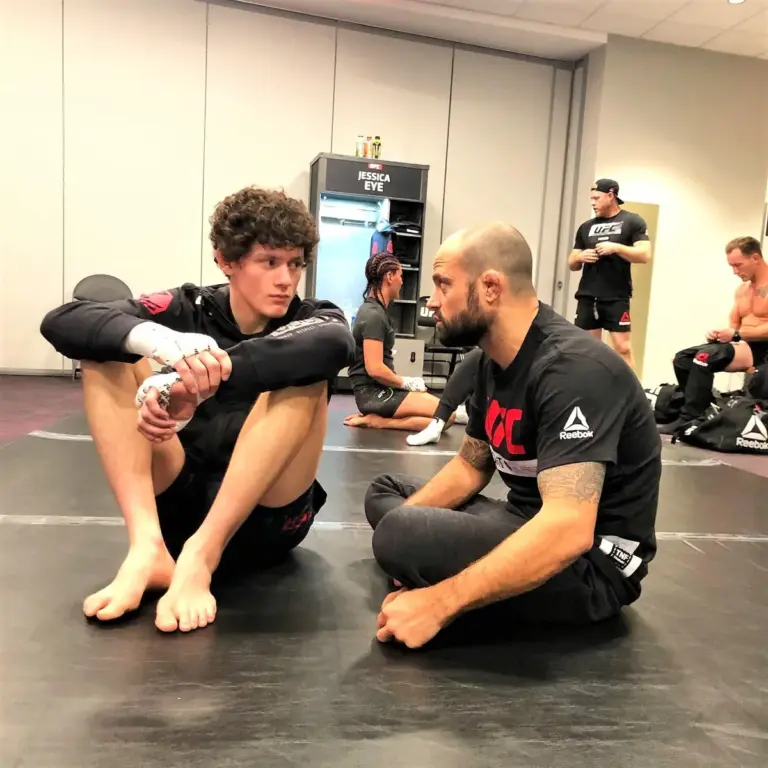 Chase Hooper Faces Lance Gibson Jr. in a Crucial Lightweight Matchup