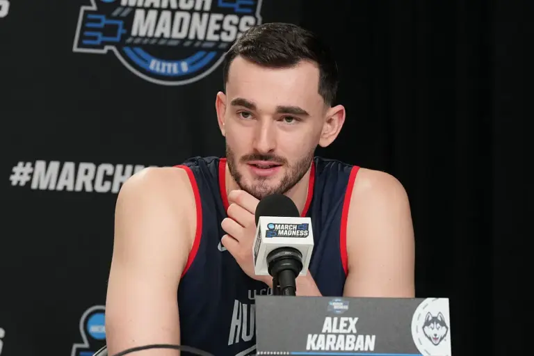 Dan Hurley Leads UConn Huskies in 2026 NCAA Tournament