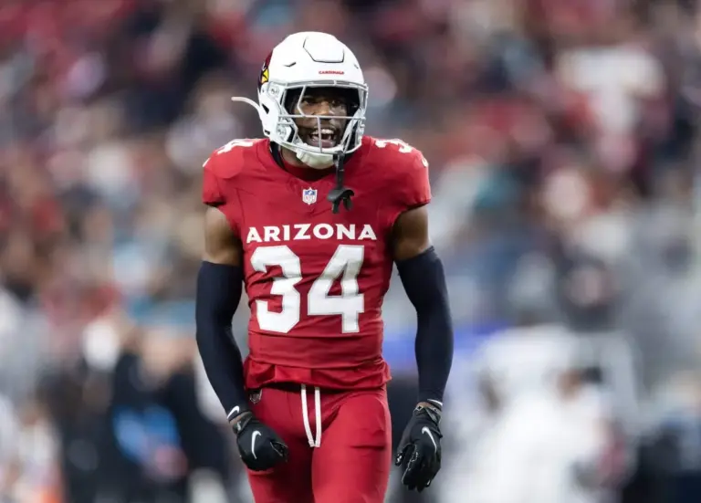 Jalen thompson signs with the dallas cowboys