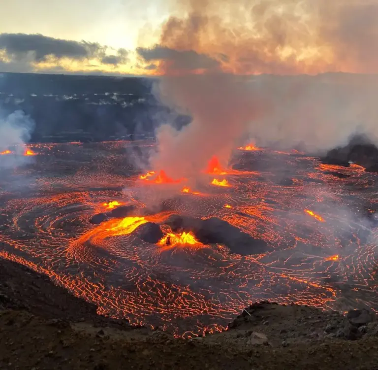 Kilauea Eruption Causes Warnings and Disruptions in Hawaii