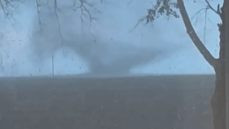 Tornado watch vs warning