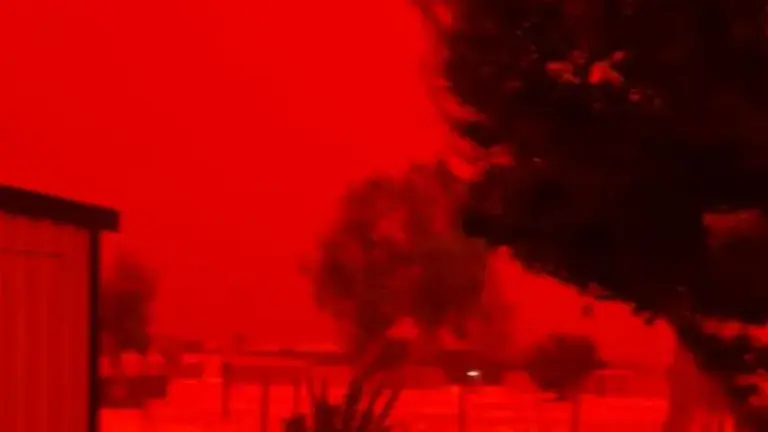 Tropical cyclone narelle red sky: Tropical Cyclone Narelle Causes Red Sky Phenomenon in Western Australia