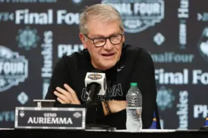 geno auriemma salary — US news