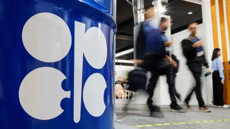Opec: The United Arab Emirates Exits : A Shift in Oil Dynamics