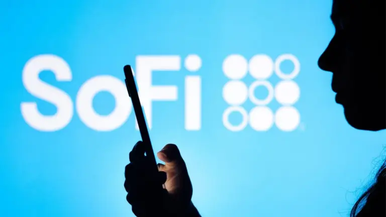 SoFi Stock Declines Despite Strong Revenue and Member Growth