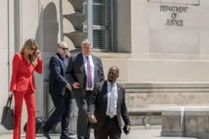 supreme court clears path for trump's doj to dismiss criminal case against steve bannon — US news