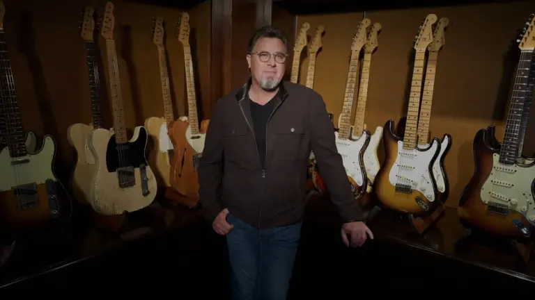 Vince Gill Receives CMA Willie Nelson Lifetime Achievement Award