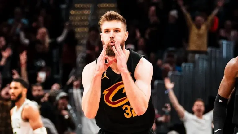 Dean Wade returns to the starting lineup for Game 7 victory