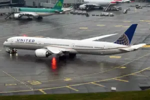delta flight 1323 was delayed after a passenger refused to end a phone call — US news