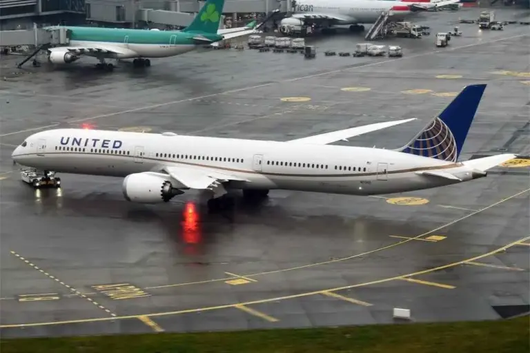 Delta flight 1323 was delayed after a passenger refused to end a phone call
