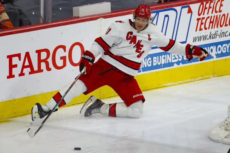 Flyers vs Hurricanes: Logan Stankoven Shines in Game 1