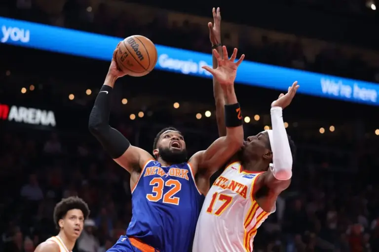 Knicks vs Hawks: Historic Halftime Lead in NBA Playoffs