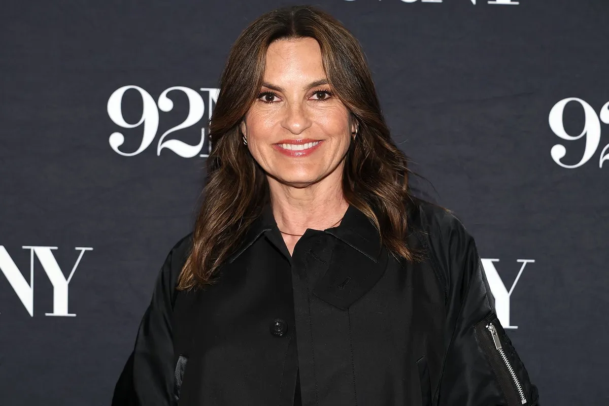 mariska hargitay debuts new bob haircut for broadway role — US news