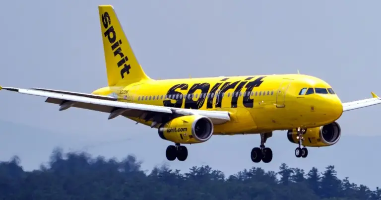 Spirit Airlines Faces Shutdown Amid Stalled Bailout Negotiations