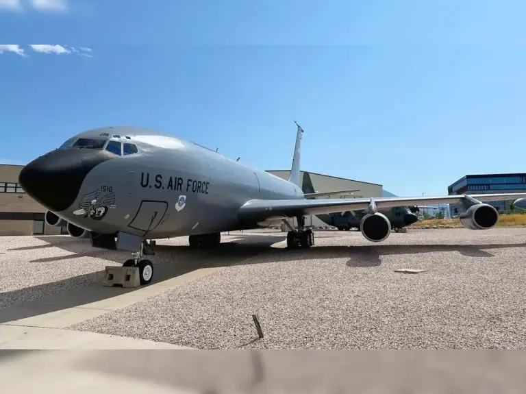 US aircraft declared an emergency and disappeared over Qatar